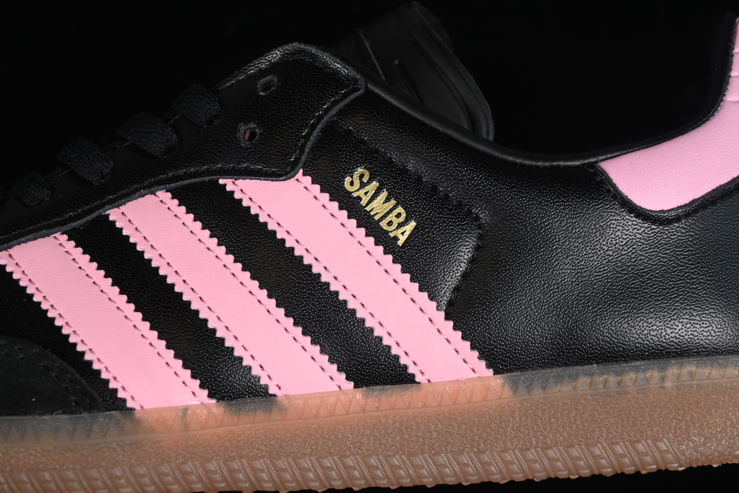 Adidas samba.- negras y rosas