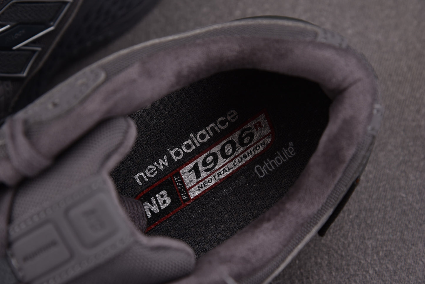 New Balance NB 1906R Gris Oscuro