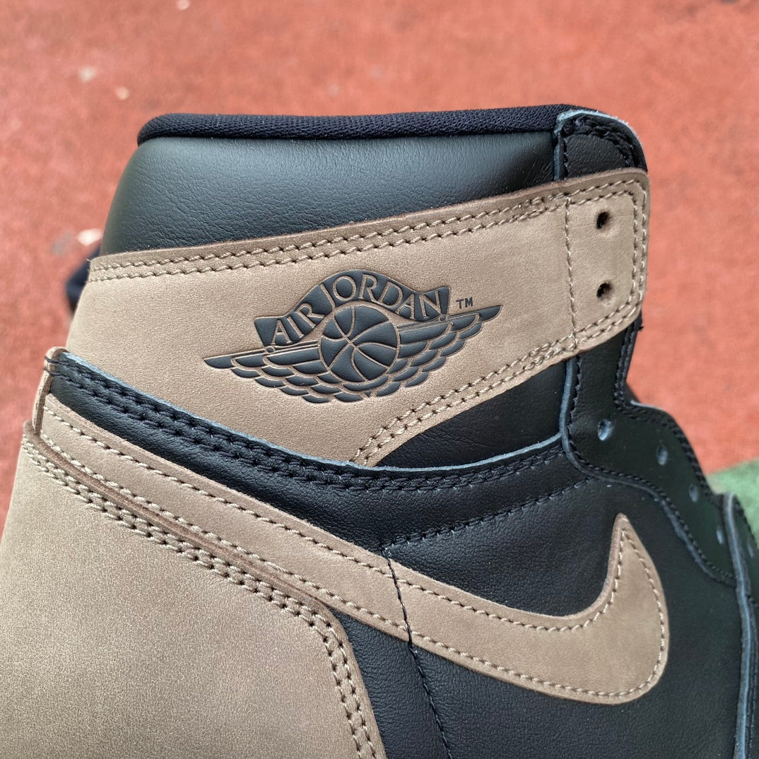 Air Jordan 1.- marrones y negras