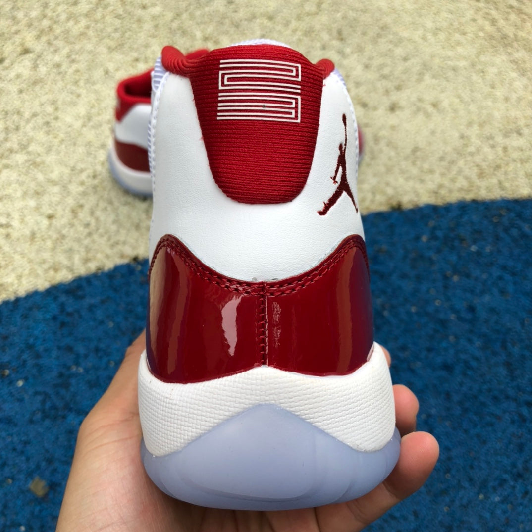 Air Jordan 11 "Cherry".-Rojo Cereza