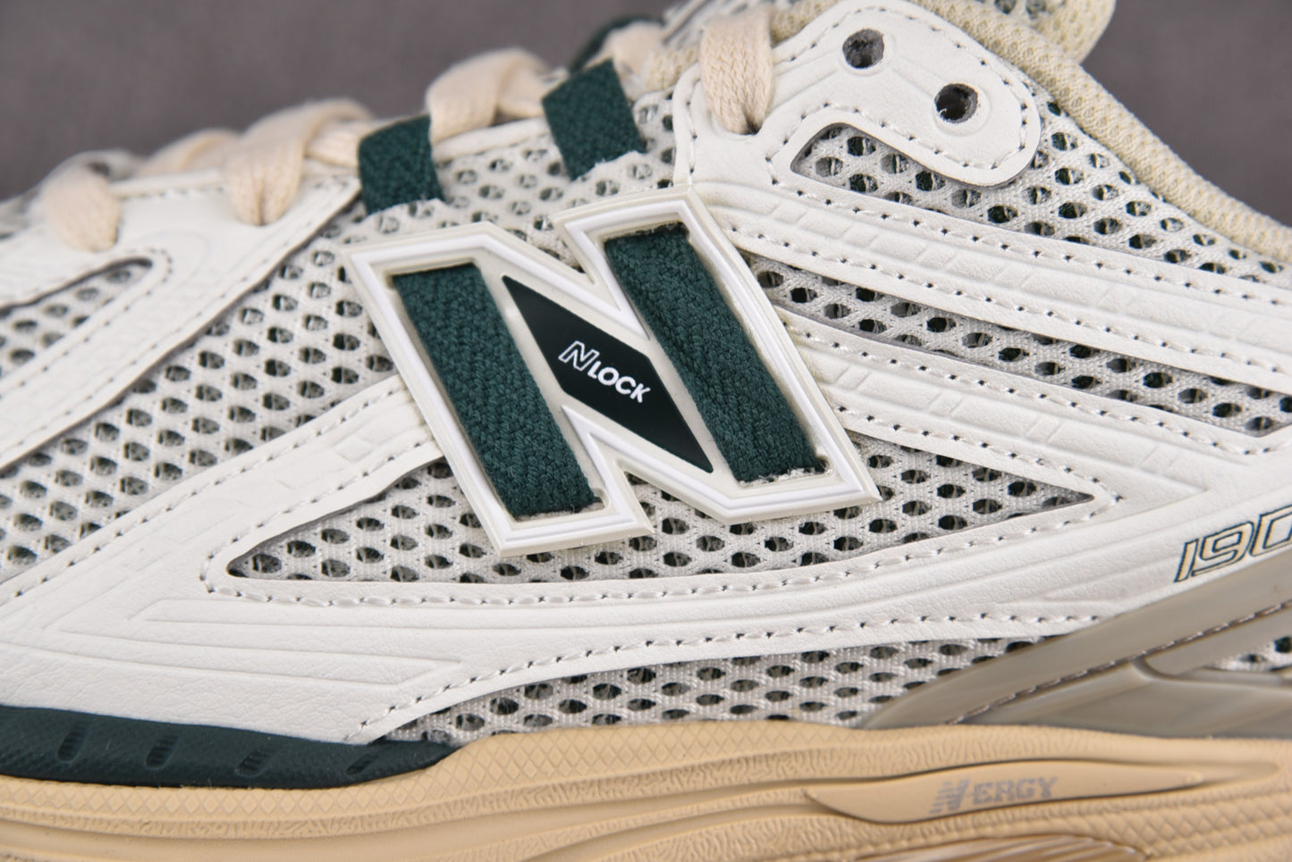 New Balance NB 1906R Blanco y verde