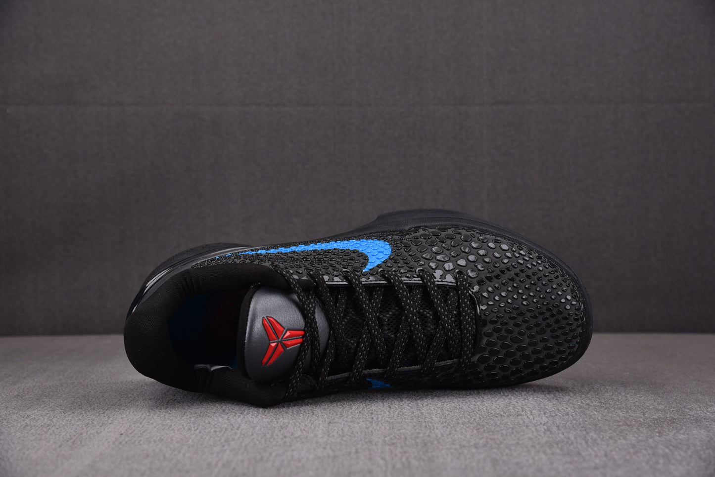 Nike Zoom Kobe 6 "Dark Knight".- negro y azules