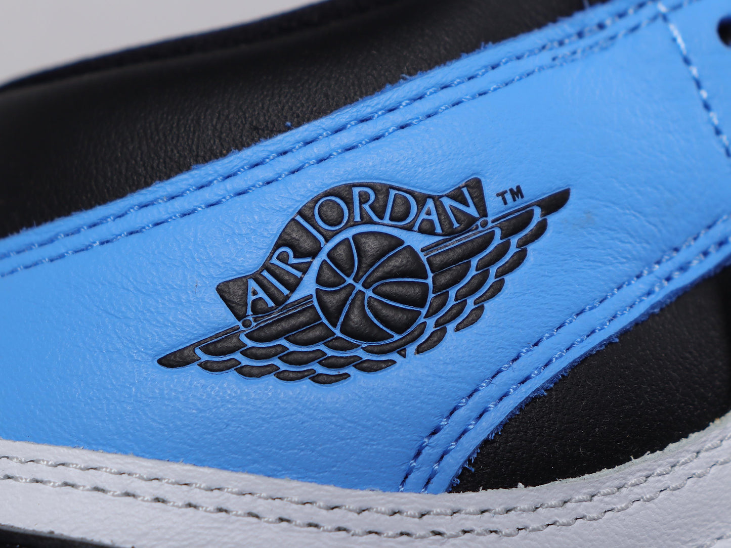 Air Jordan 1.- azules, negras, y blancas