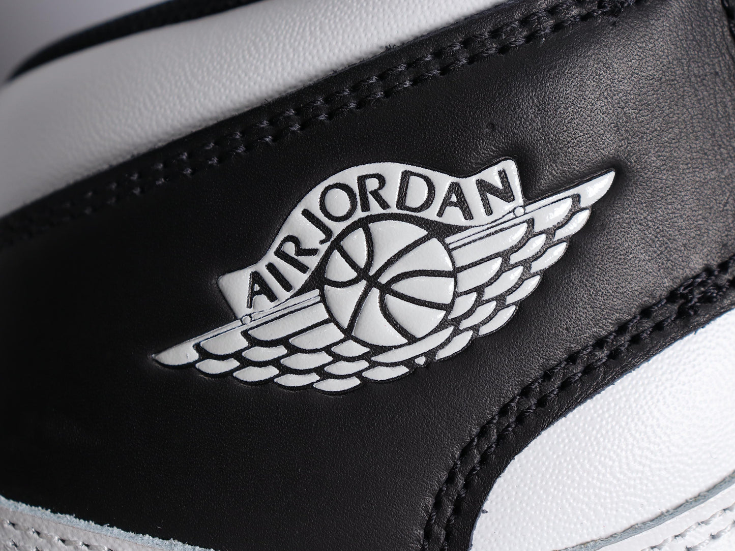 Air Jordan 1.- blancas y negras