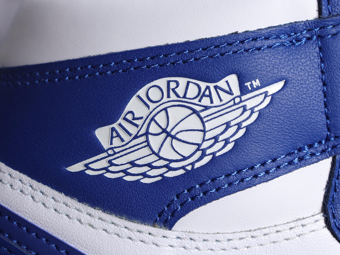 Air Jordan 1.- blancas y azules