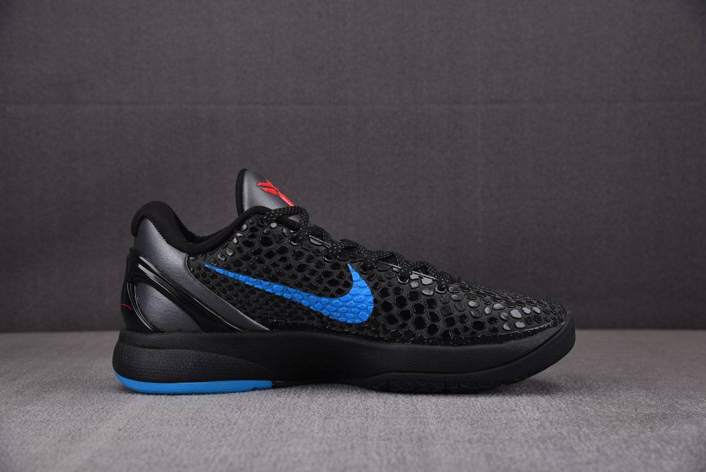 Nike Zoom Kobe 6 "Dark Knight".- negro y azules