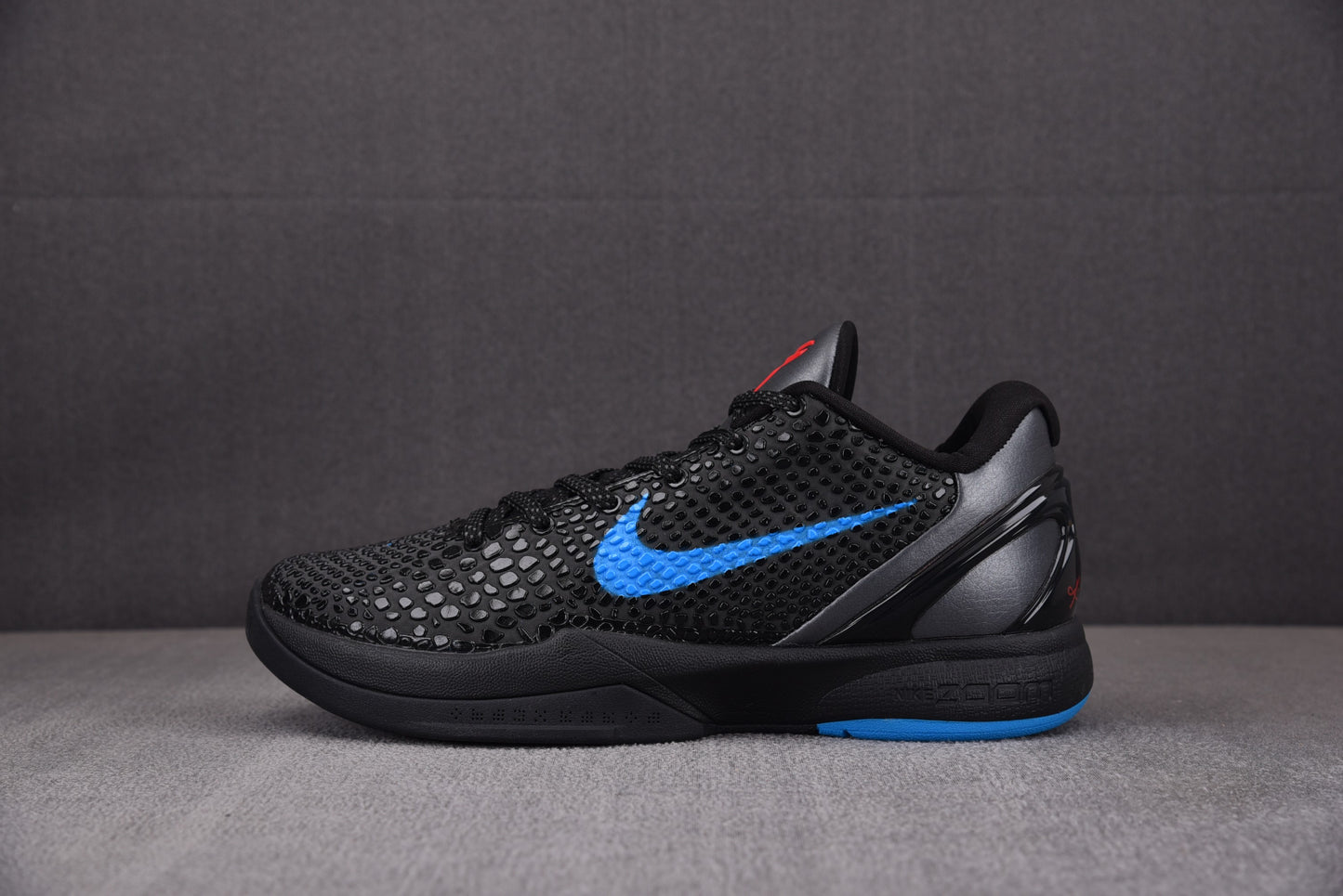 Nike Zoom Kobe 6 "Dark Knight".- negro y azules