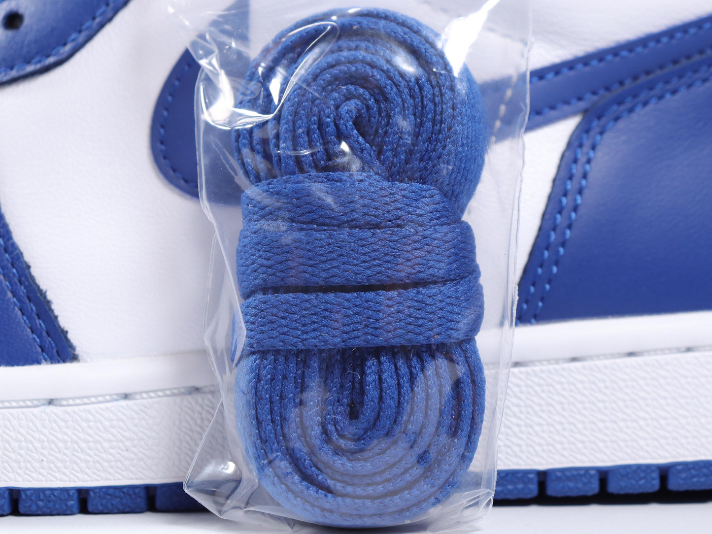 Air Jordan 1.- blancas y azules