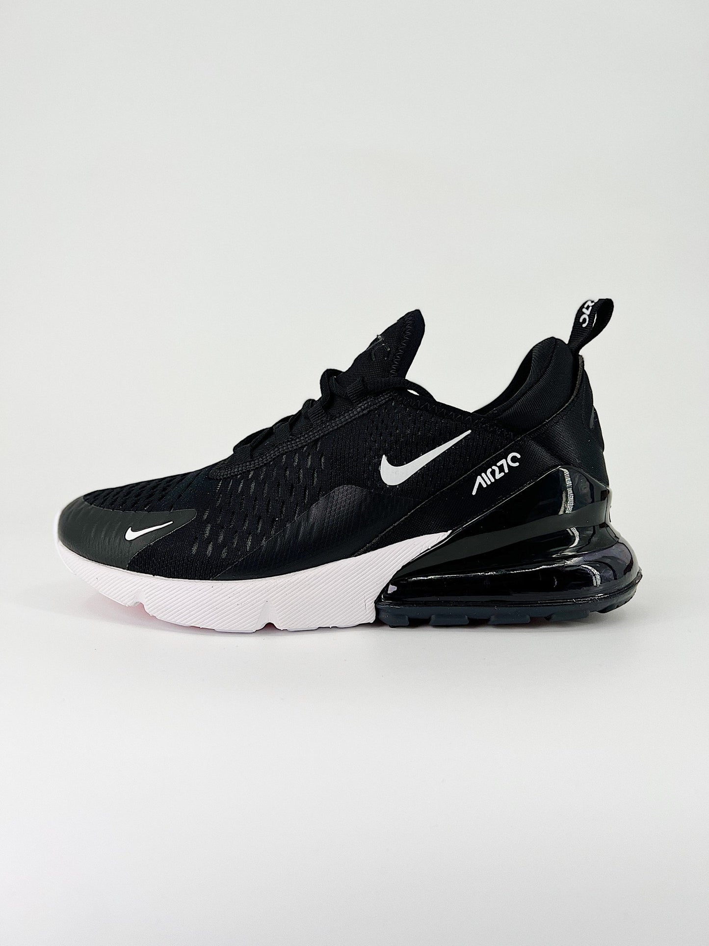 Nike air max 270.- negras y blancas