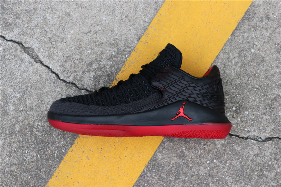 Air Jordan 32 Low "Last Shot".- negras y rojas