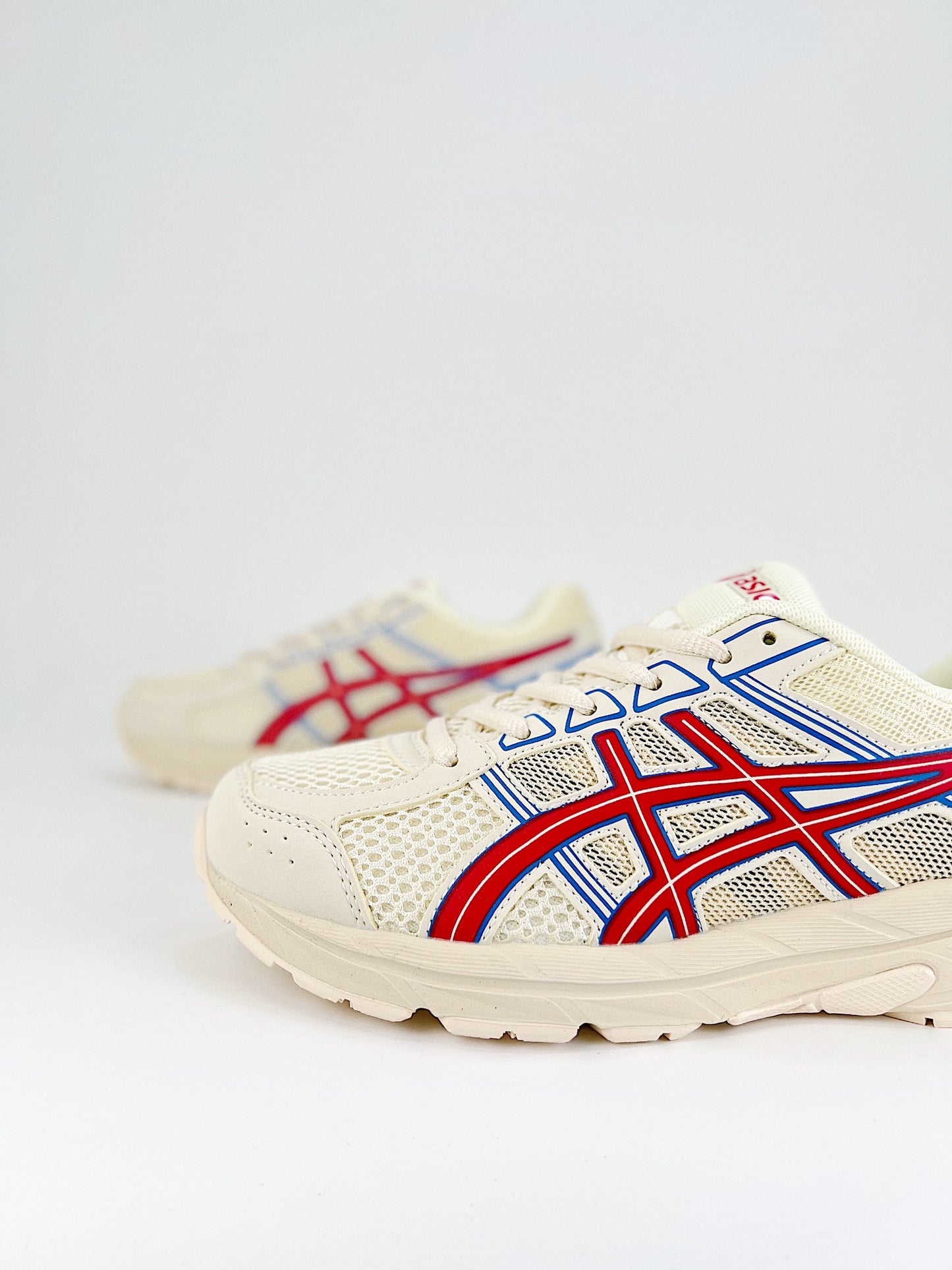 Asics Gel.- rojas, azules y beige