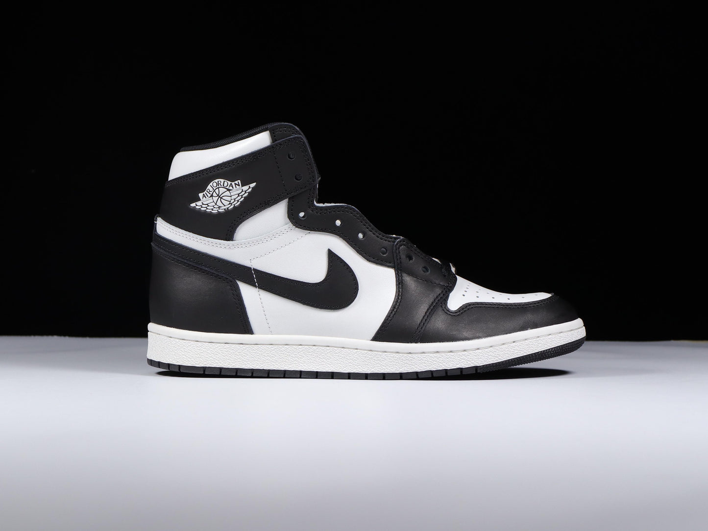 Air Jordan 1.- blancas y negras