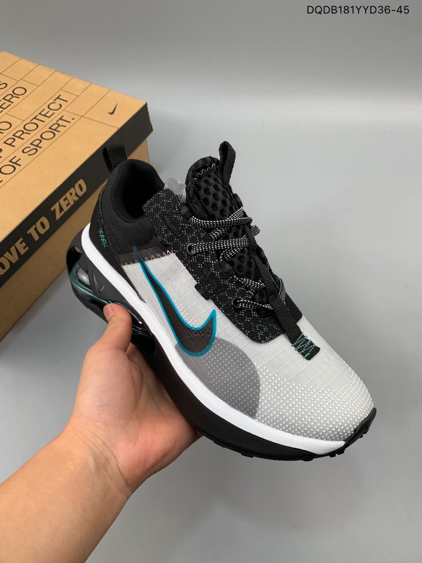 Nike Air Max 2021.- negras y blancas