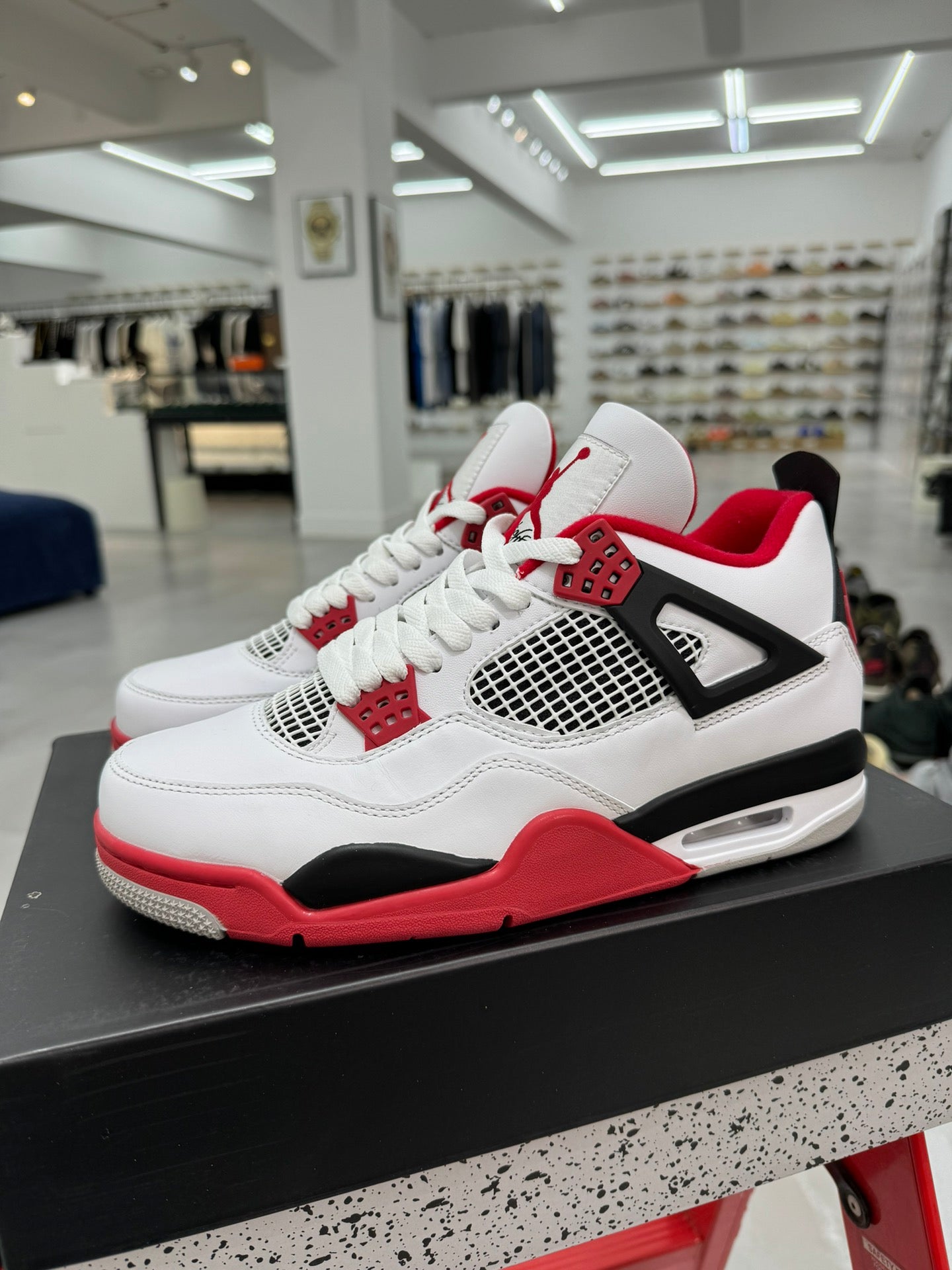 Air Jordan 4 Retro "Fire Red"