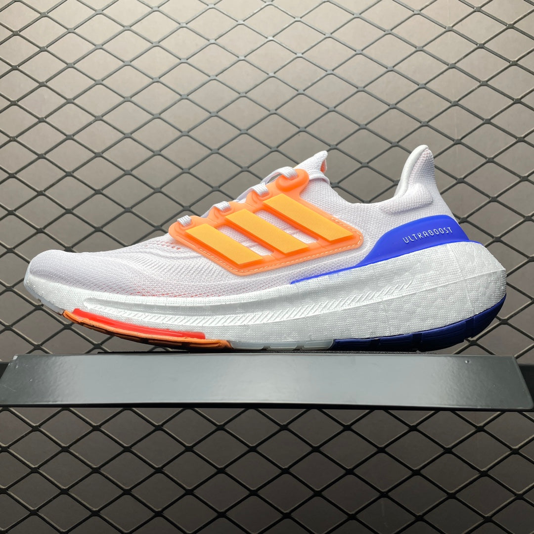 Adidas Ultra Boost Light UB23 blancas, naranjas, y azul claro