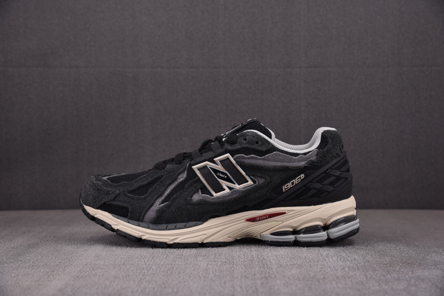 New Balance NB 1906R Negro y blanco