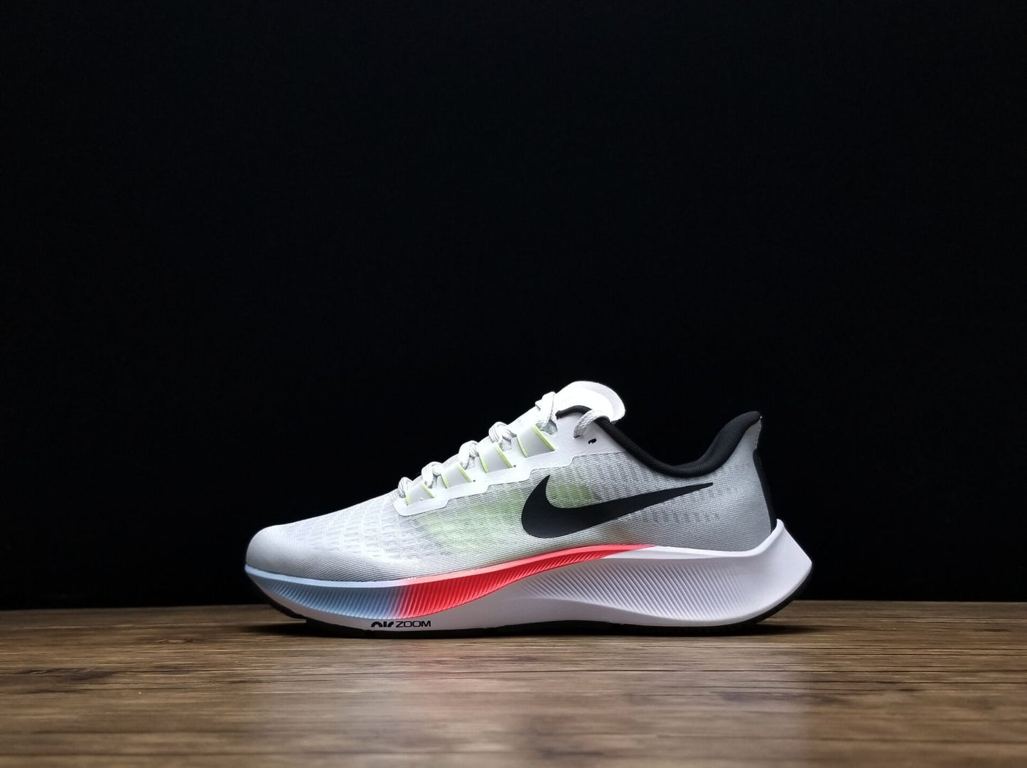 Nike Air Zoom Pegasus.- blancas