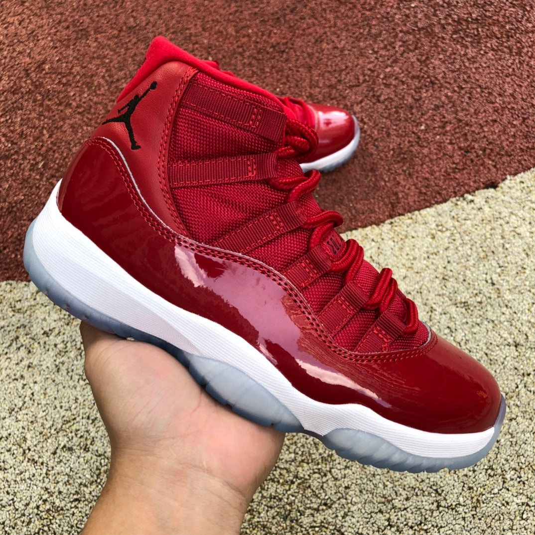 Air Jordan 11 "Big Red"