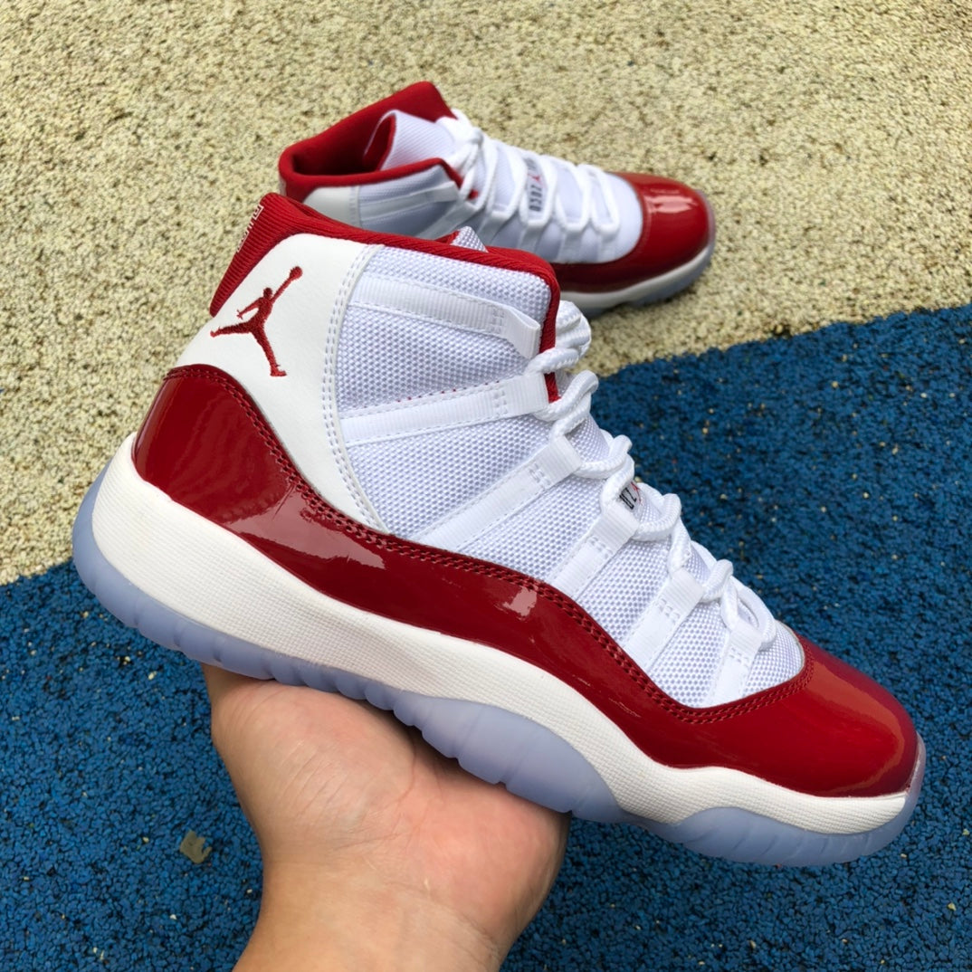 Air Jordan 11 "Cherry".-Rojo Cereza