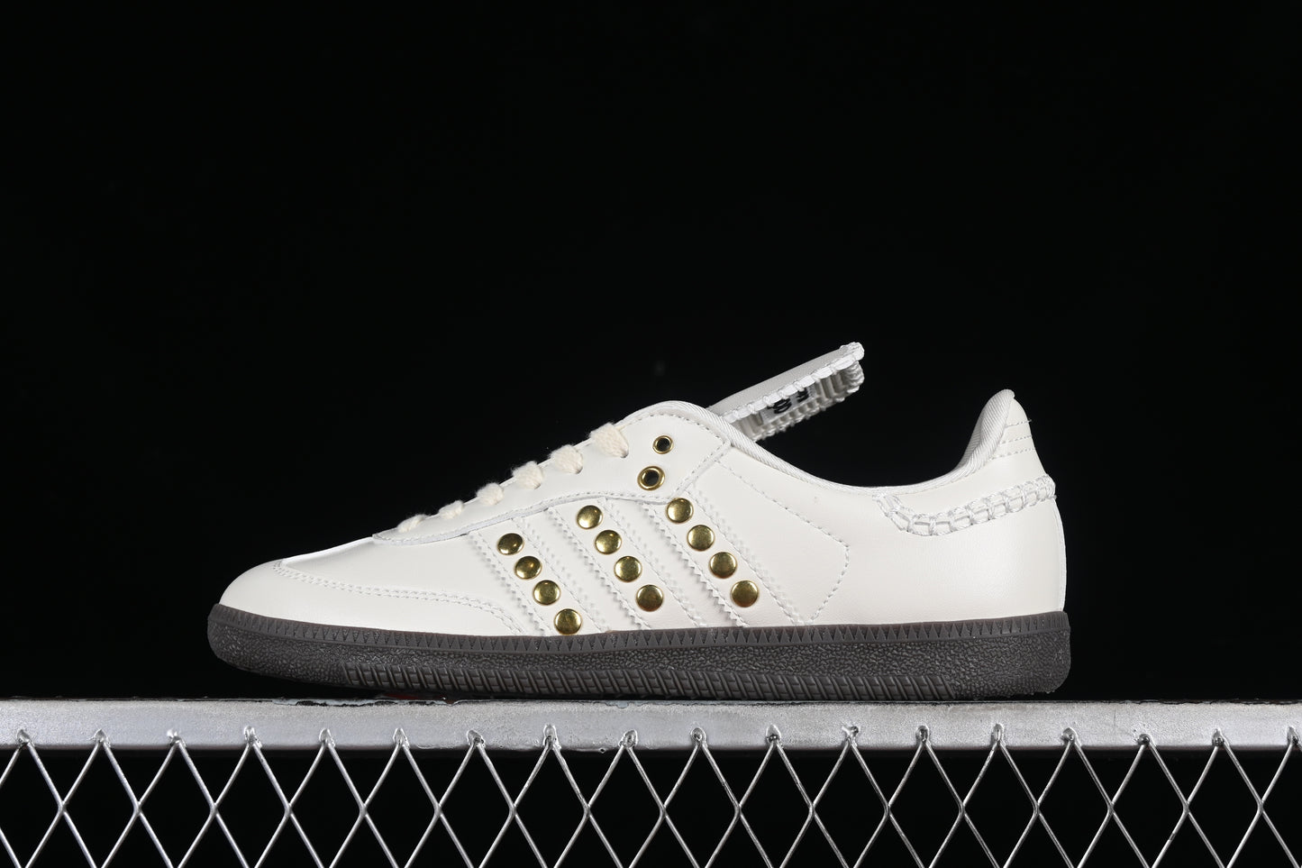 Adidas samba x wales bonner.- blancas con tachuelas