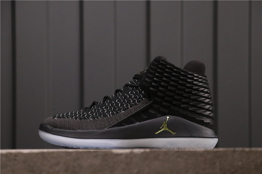 Air Jordan 32 “Black Cat”