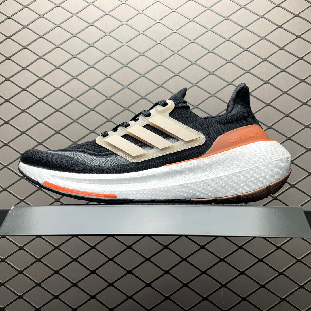 Adidas Ultra Boost Light UB23 negras y naranjas