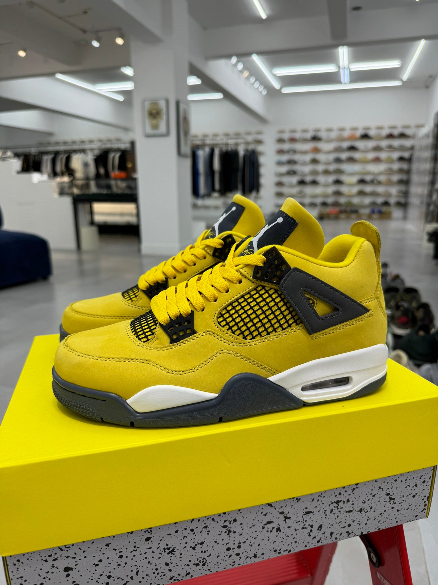 Air Jordan 4 Retro "Lightning"