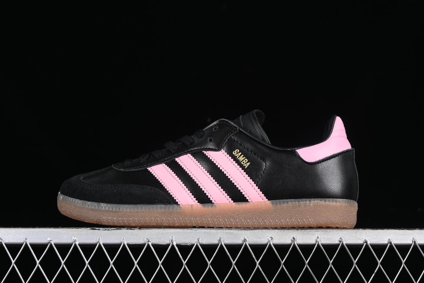 Adidas samba.- negras y rosas