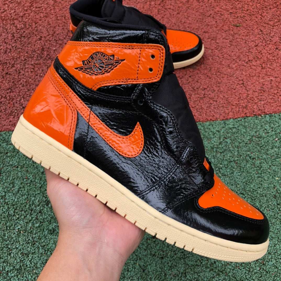 Air Jordan 1 AJ1.- naranjas y negras