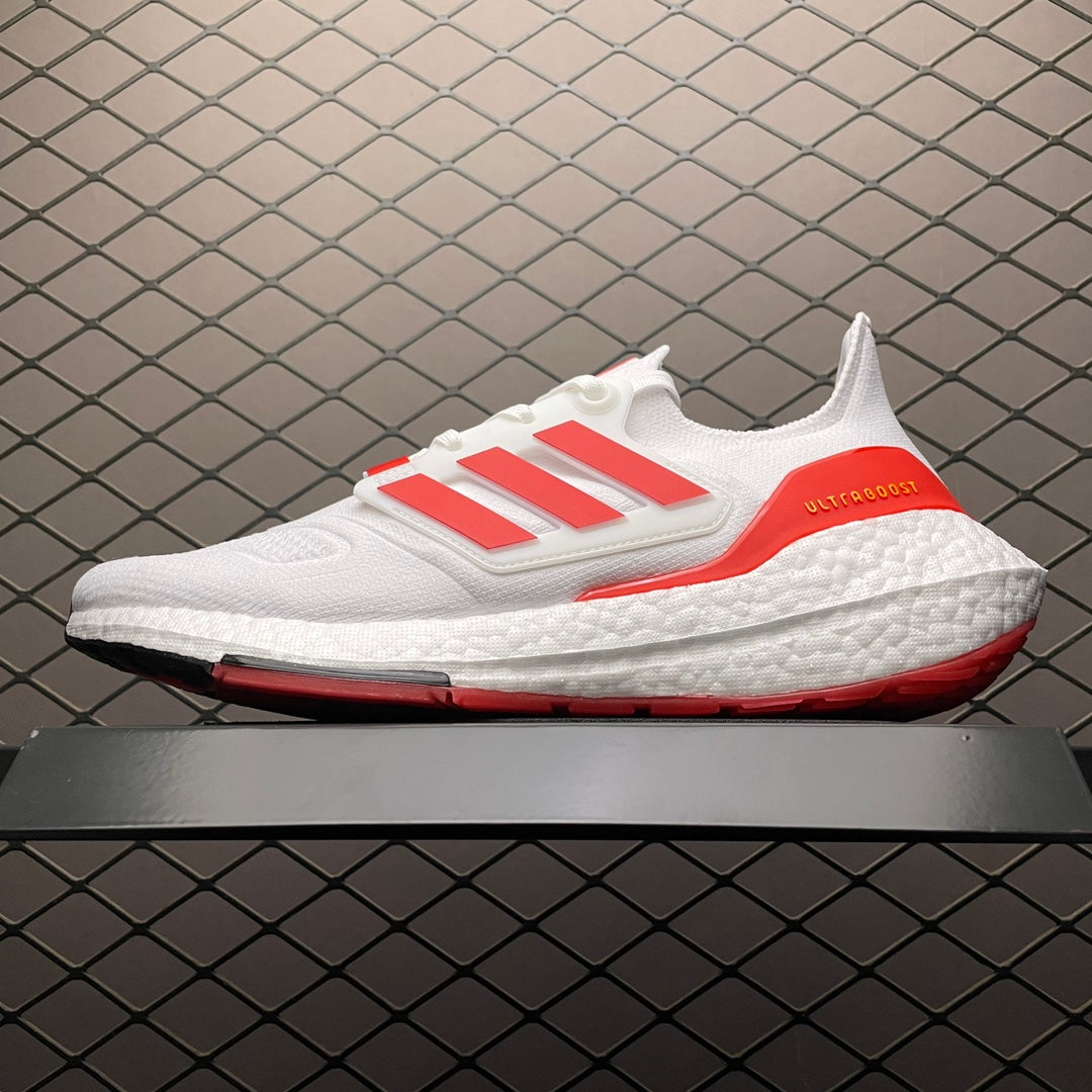 Adidas Ultra Boost UB22 .- blancas y rojas