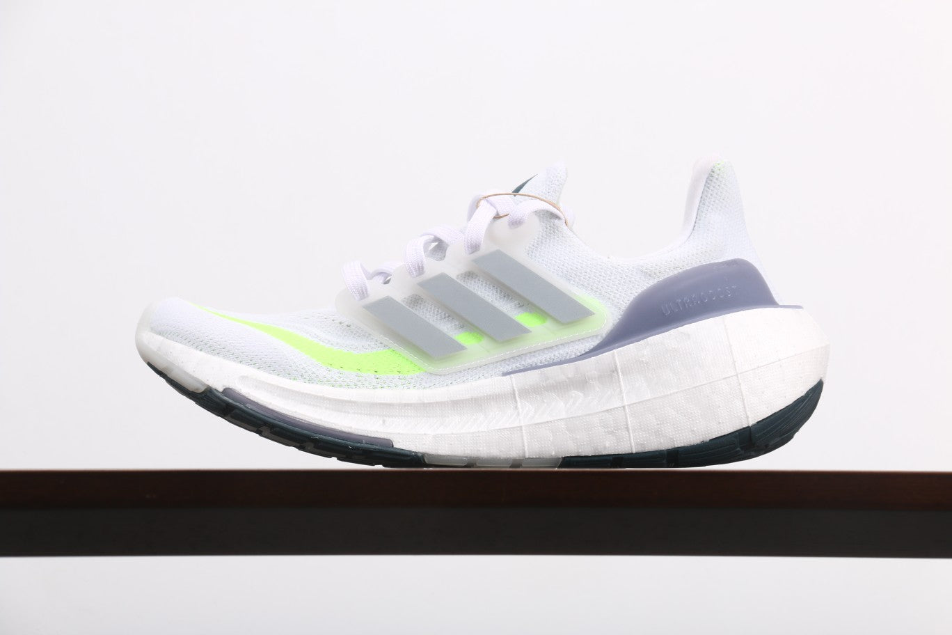 Adidas Ultra Boost Light UB 2023.- modelo Blanco Gris Verde Violeta