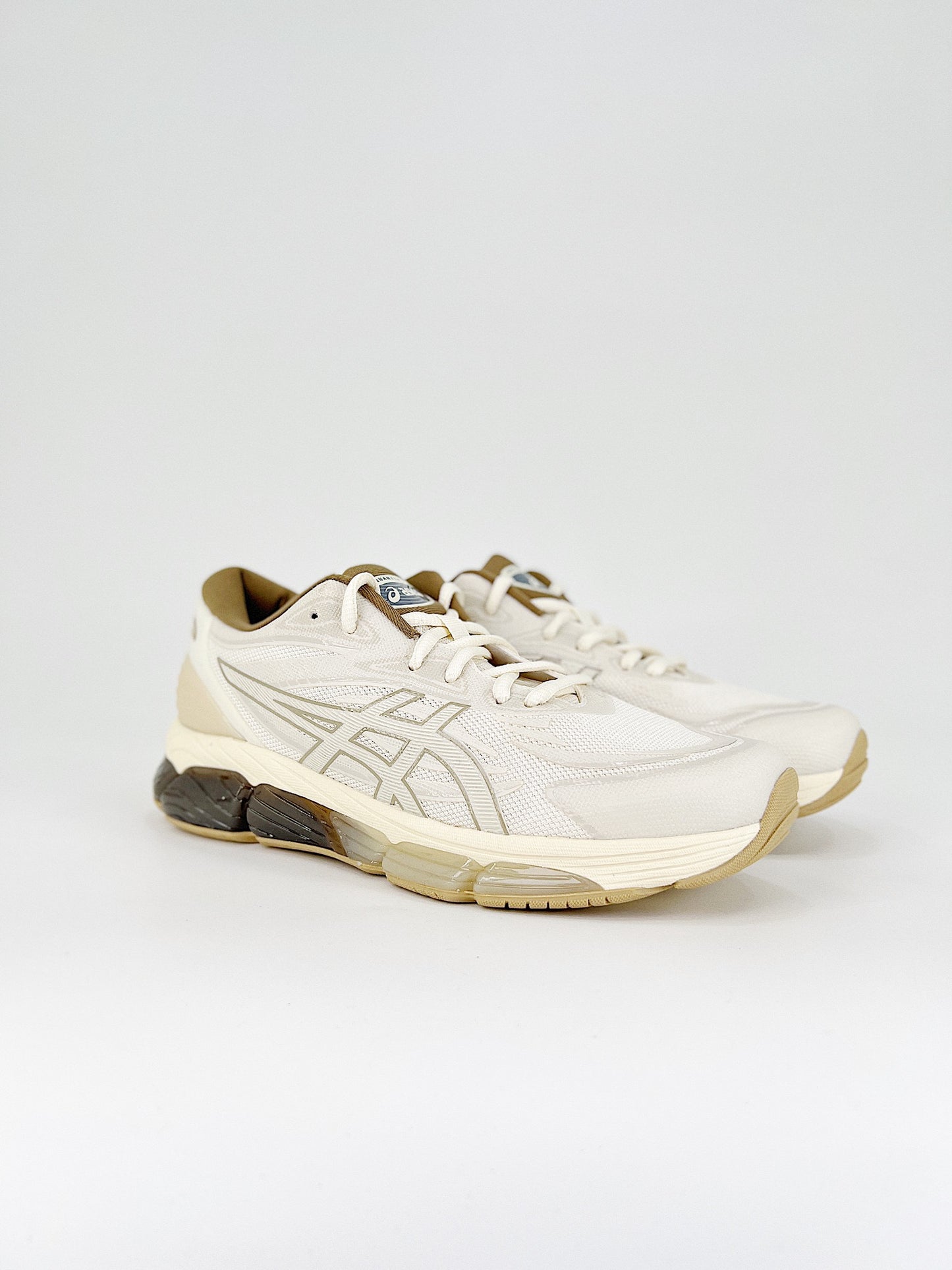 Asics Gel-Quantum 360 VIII.- blancas, y marrones y beige