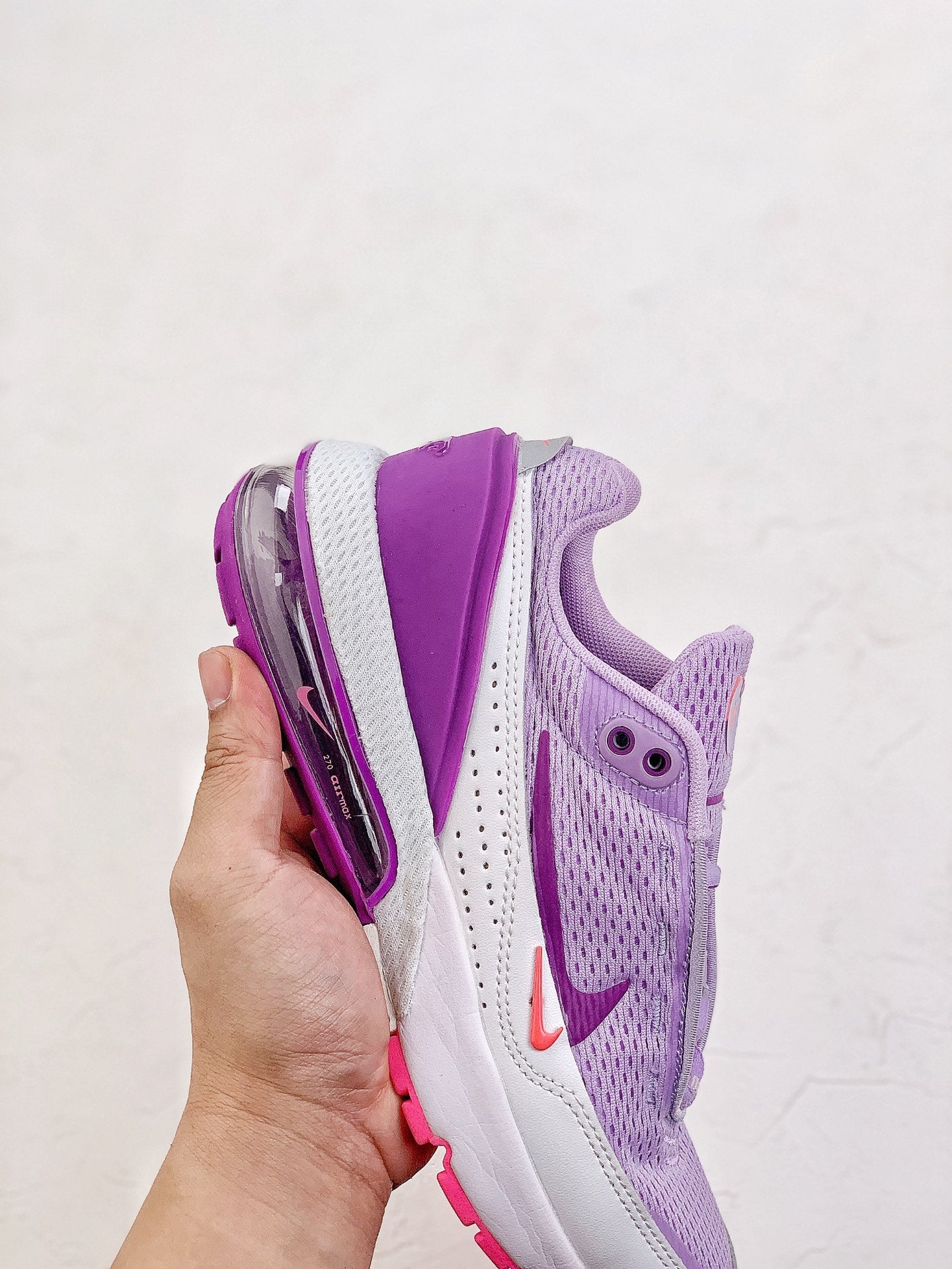 Nike air max pulse.- moradas, y blancas