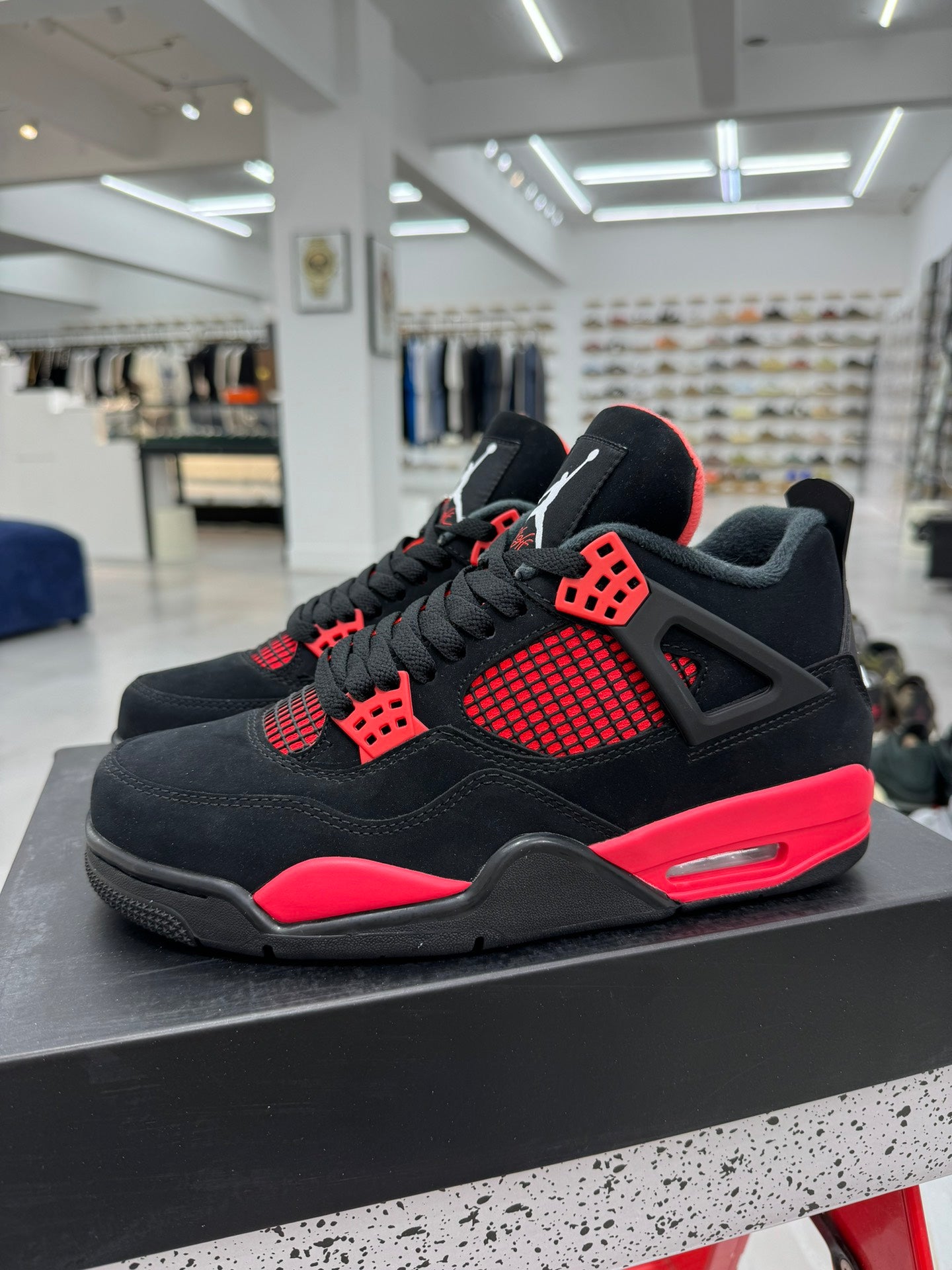 Air Jordan 4 Retro negro y rojo