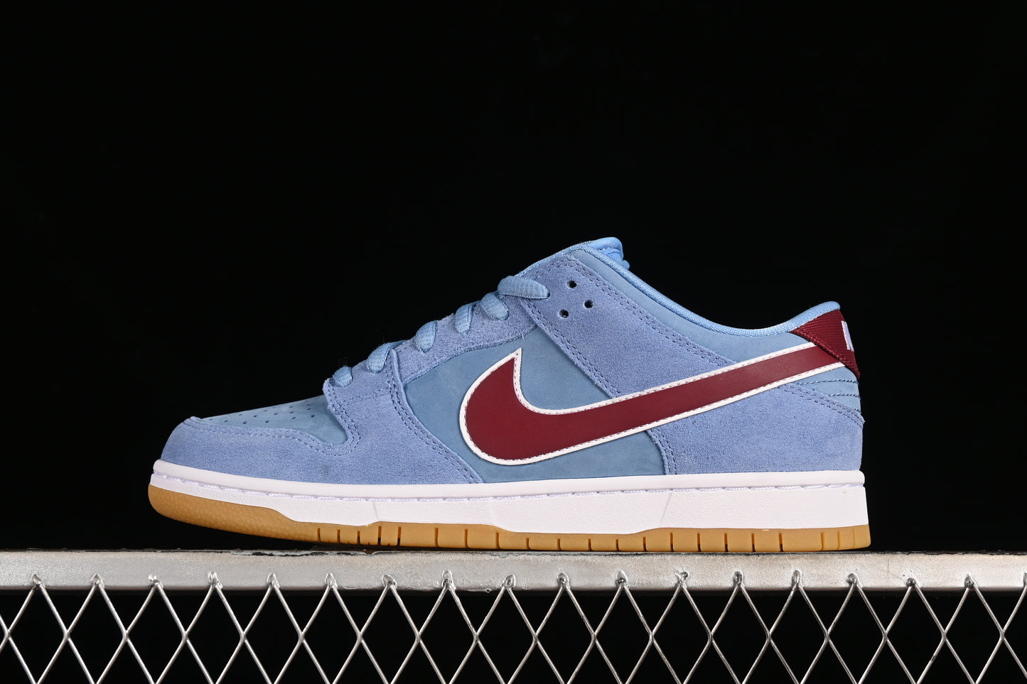 Nike SB Dunk Low Phillies Bubblegum