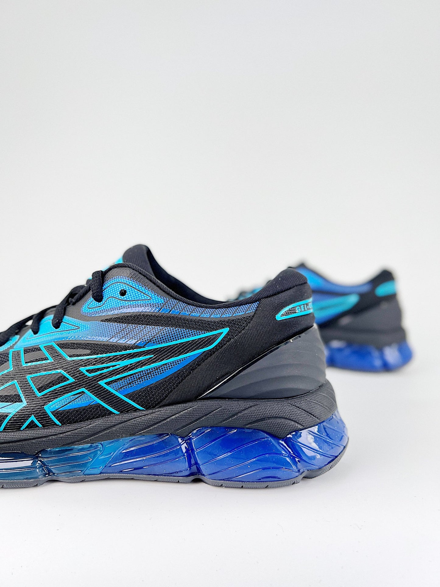 Asics Gel-Quantum 360 VIII.-negras y azules