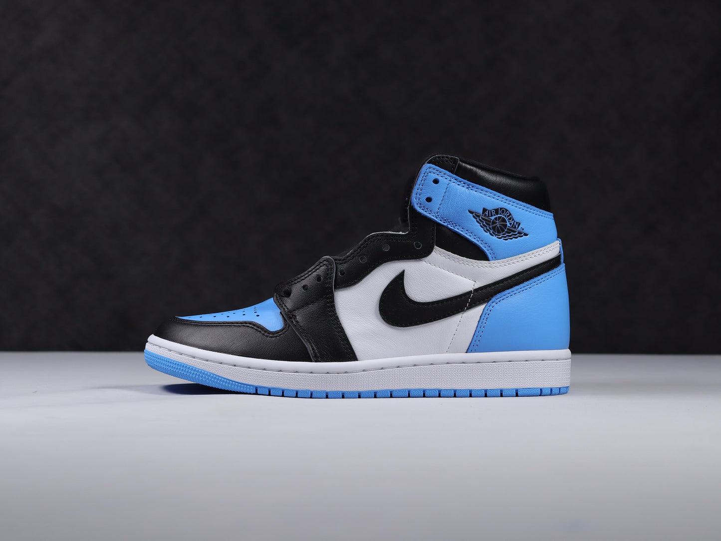 Air Jordan 1.- azules, negras, y blancas