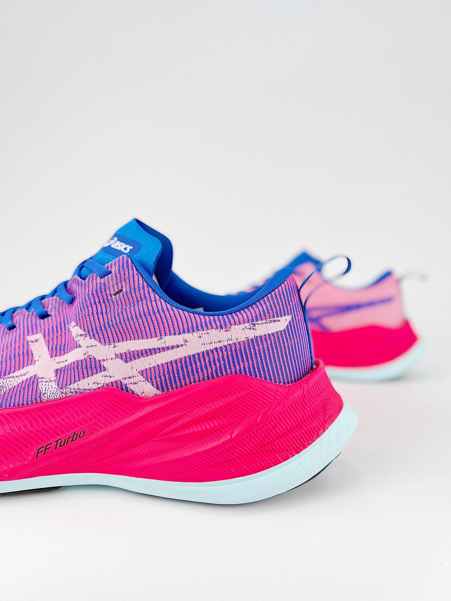 Asics Superblast.- rosas y moradas