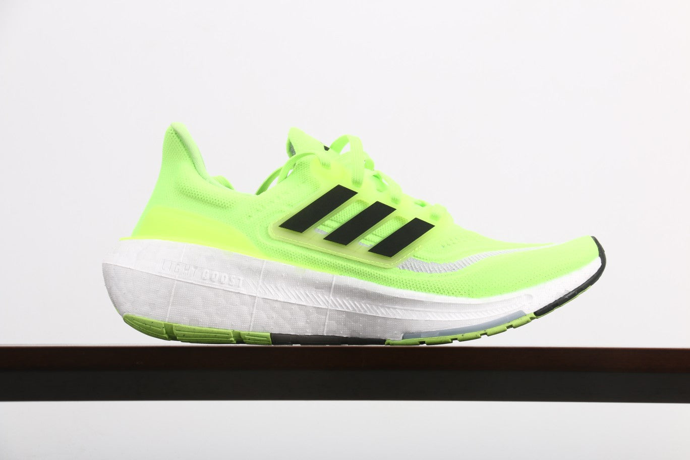 Adidas Ultra Boost Light UB 2023.- Verde Fluorescente