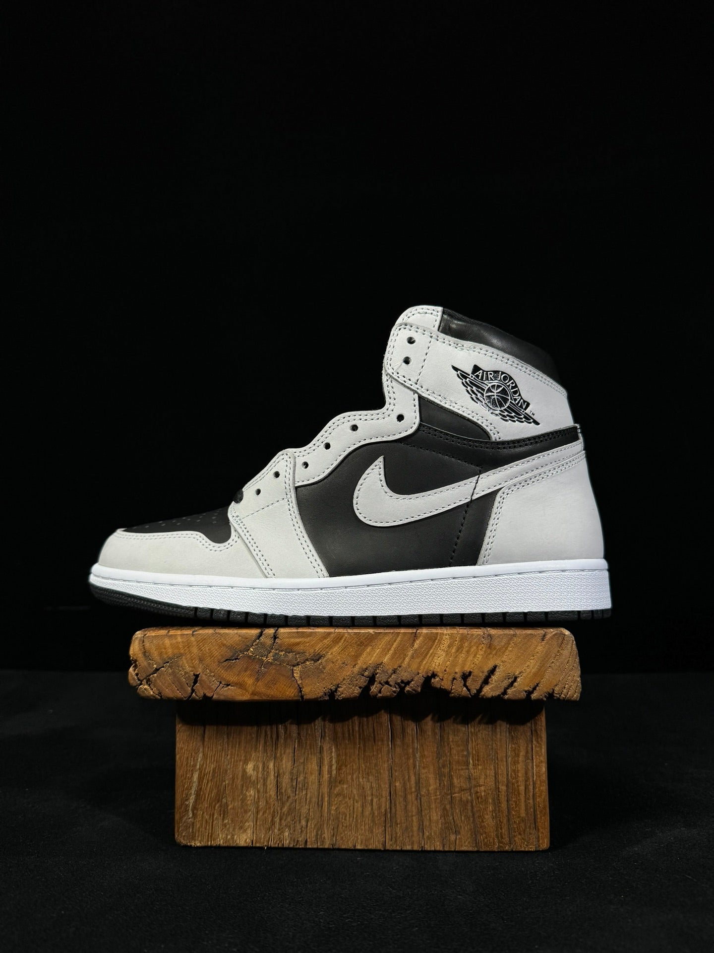 Air Jordan 1.- gris y negro