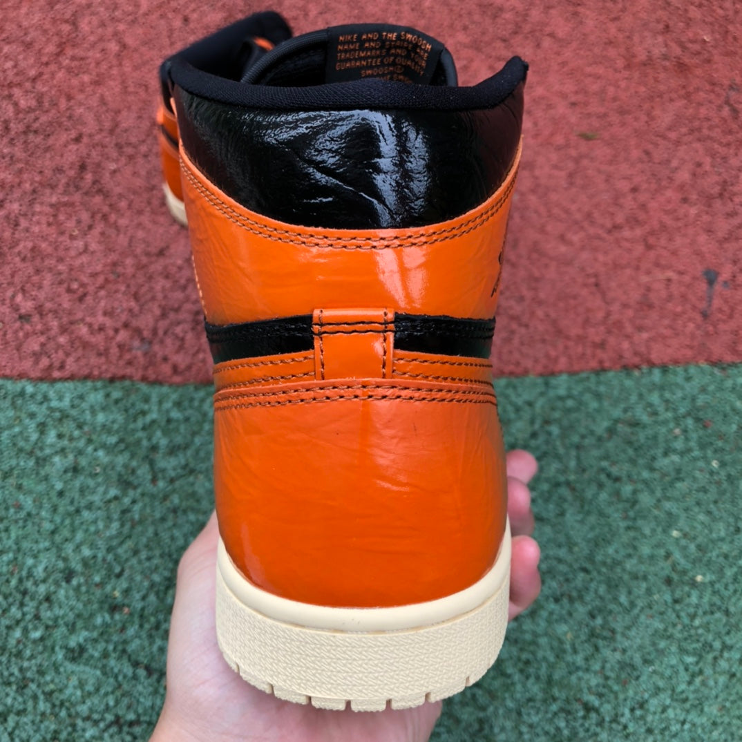 Air Jordan 1 AJ1.- naranjas y negras