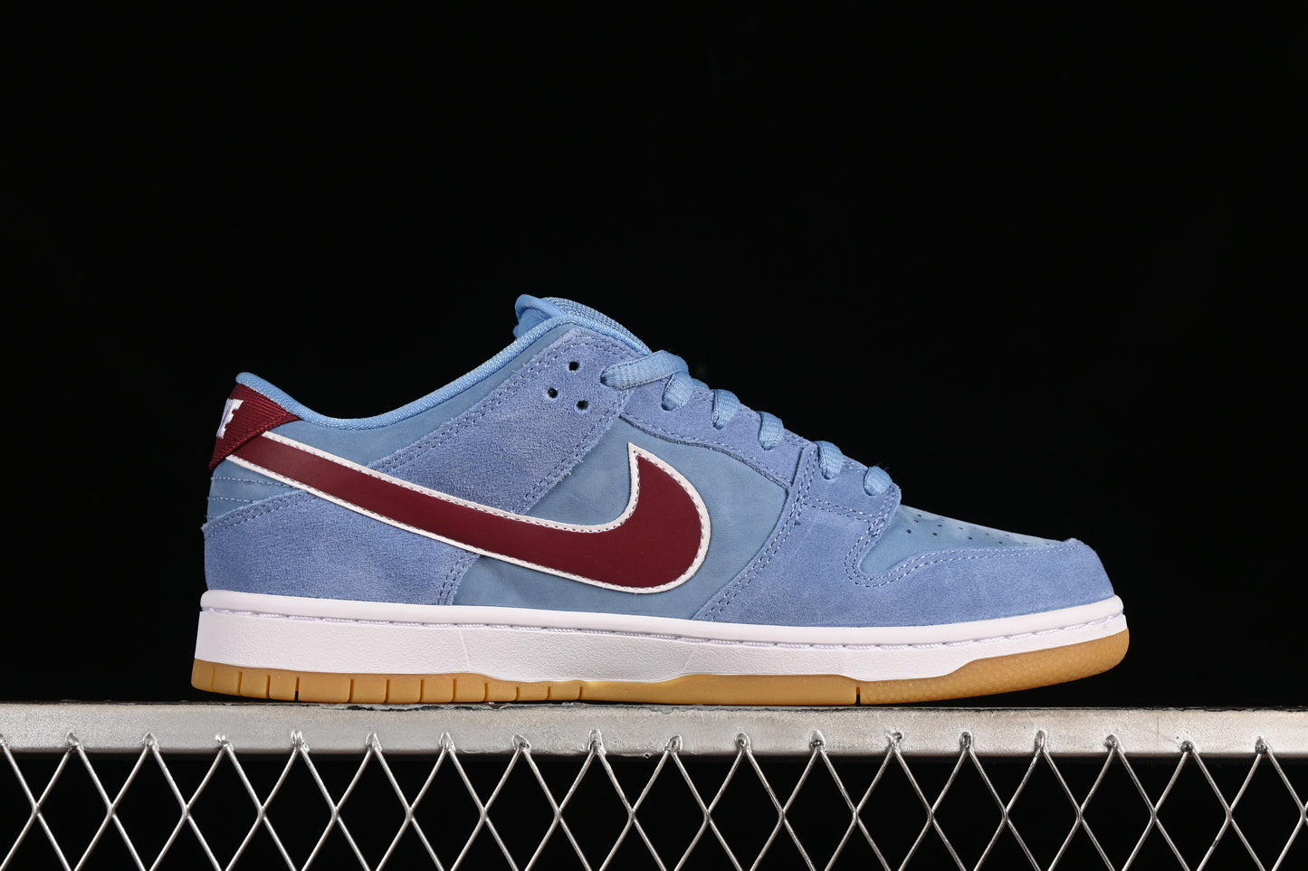 Nike SB Dunk Low Phillies Bubblegum