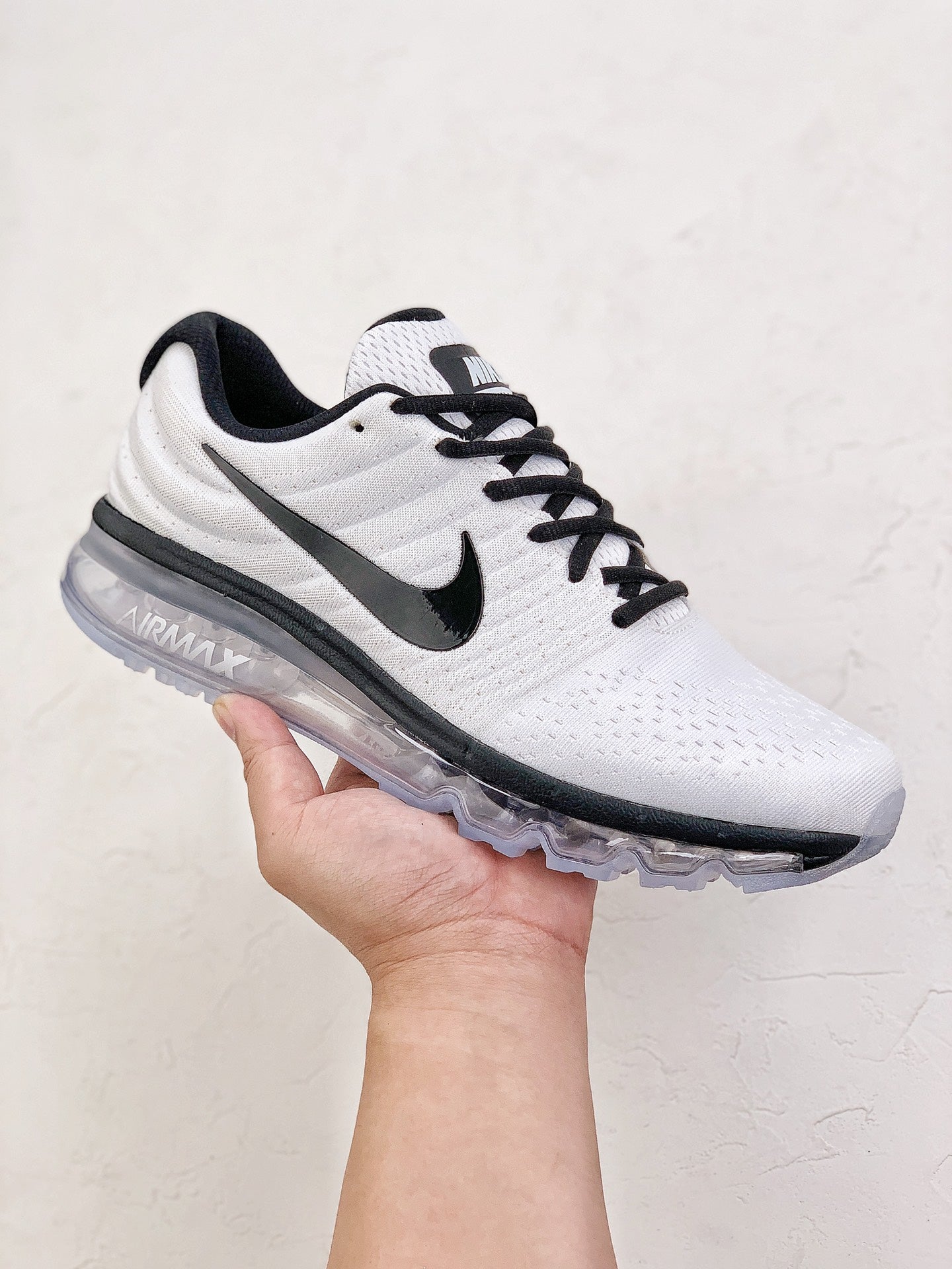 NIKE AIR MAX 2017.- blancas y negras