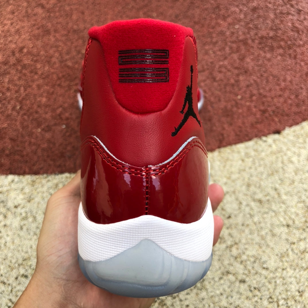 Air Jordan 11 "Big Red"