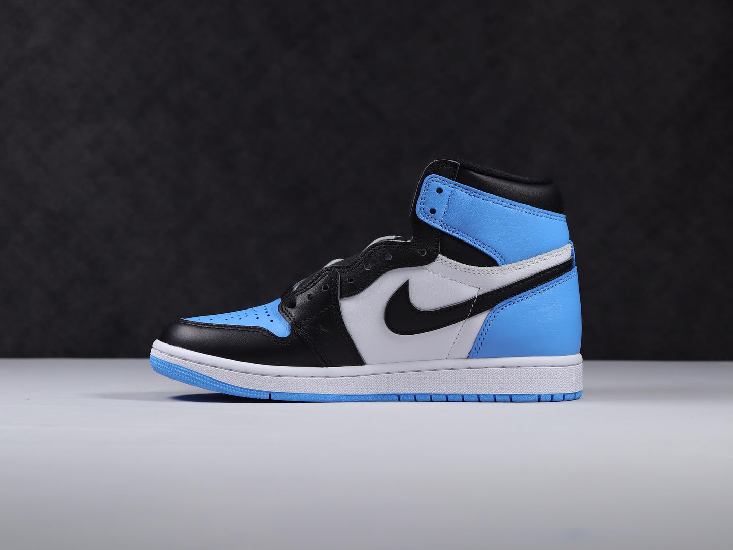 Air Jordan 1.- azules, negras, y blancas