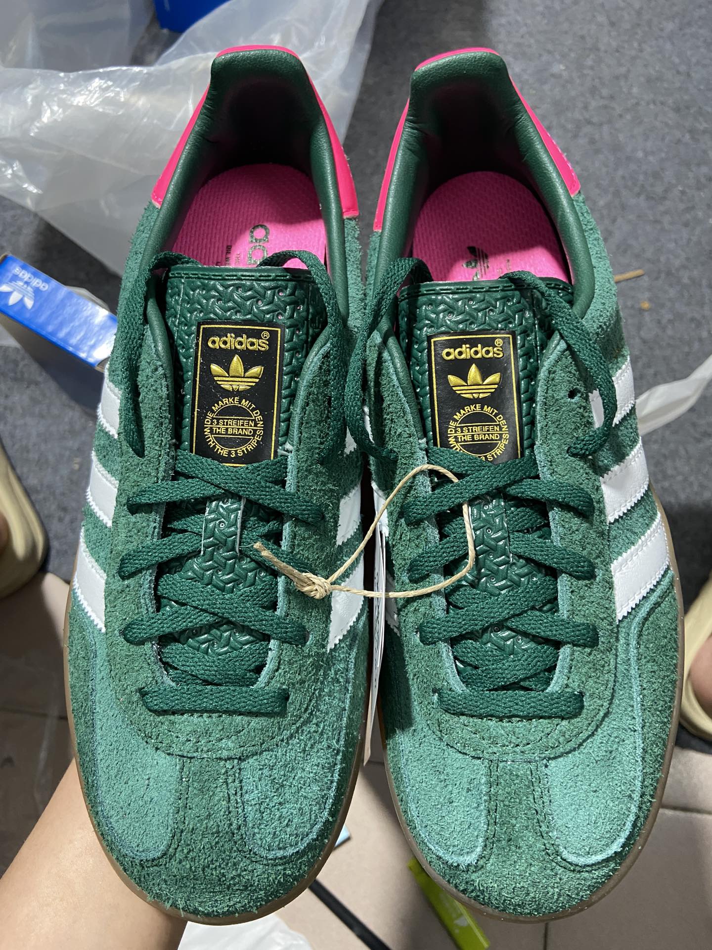 Adidas Gazelle.- verdes y blancas