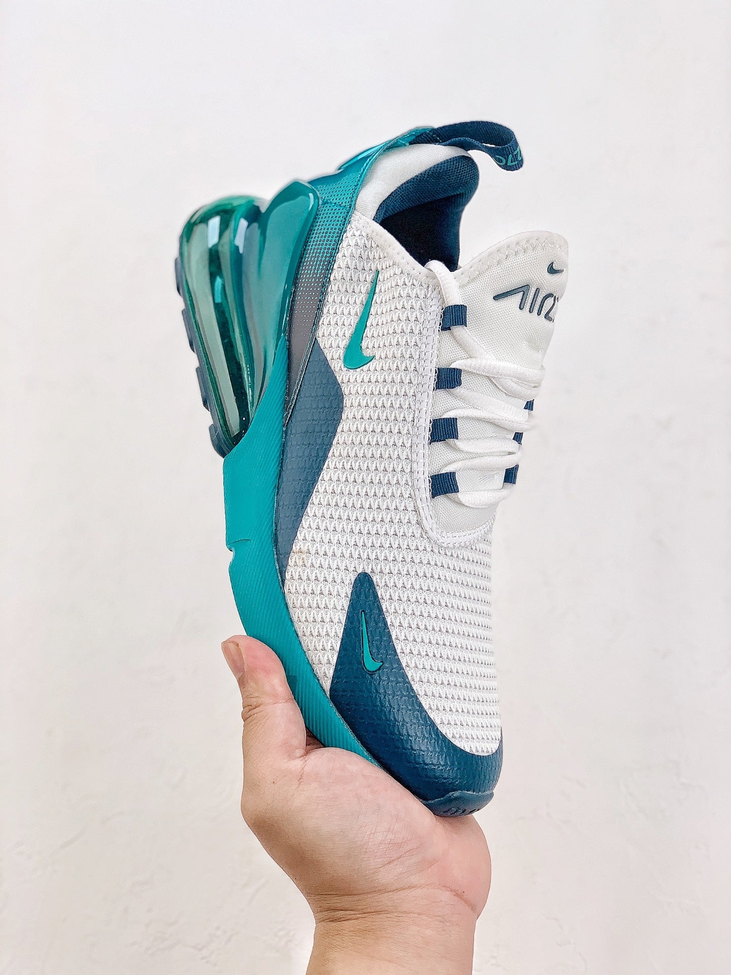 Nike Air Max 270.- blancas y verdes