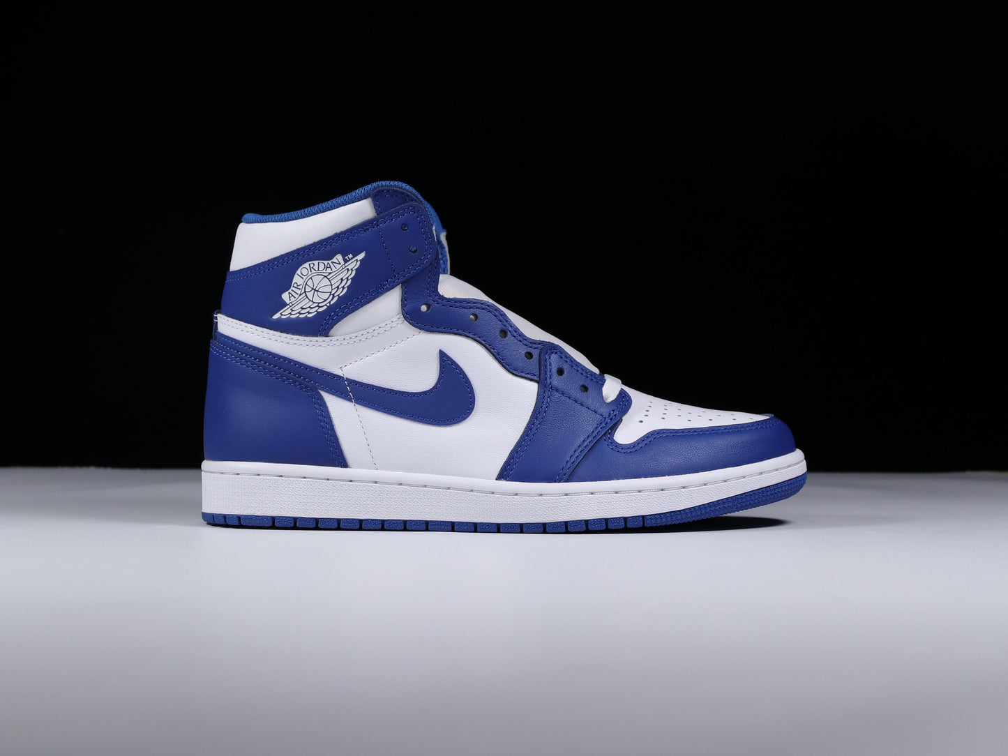 Air Jordan 1.- blancas y azules