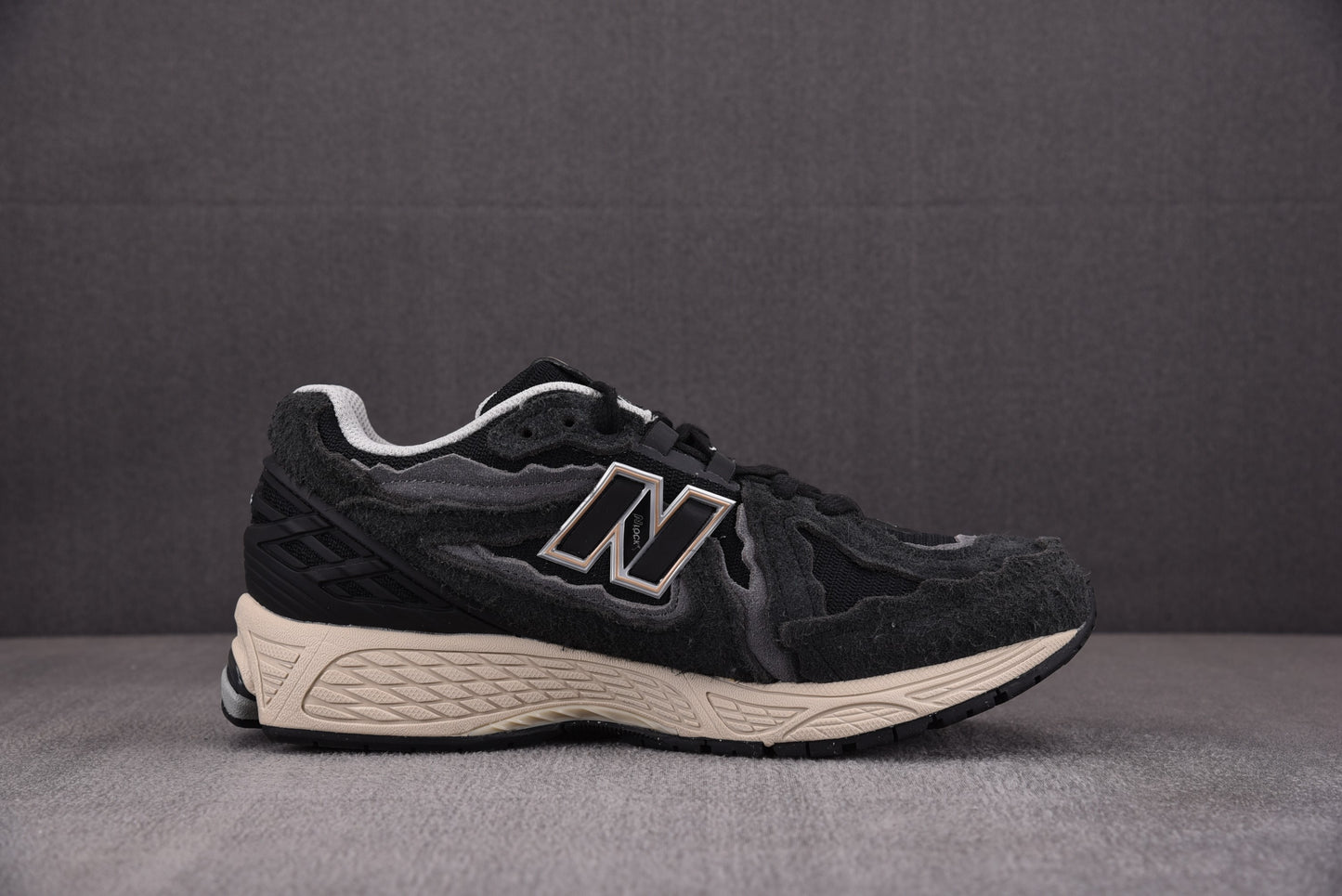 New Balance NB 1906R Negro y blanco