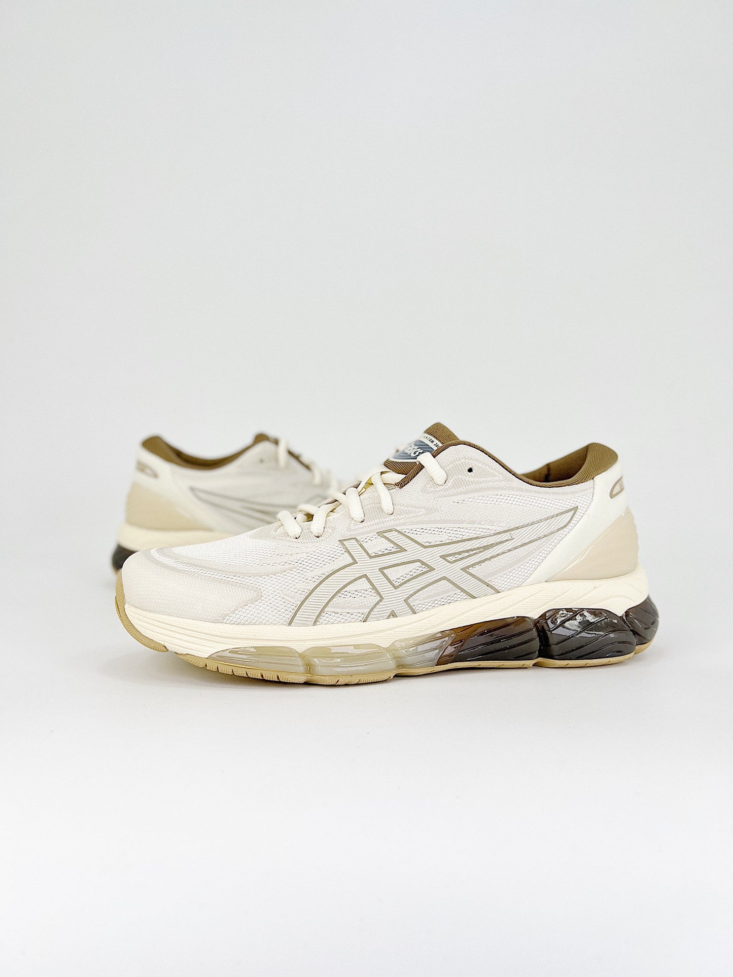 Asics Gel-Quantum 360 VIII.- blancas, y marrones y beige